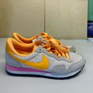 NIKE WONENS AIR PEGASUS 83 SIZE 7.5